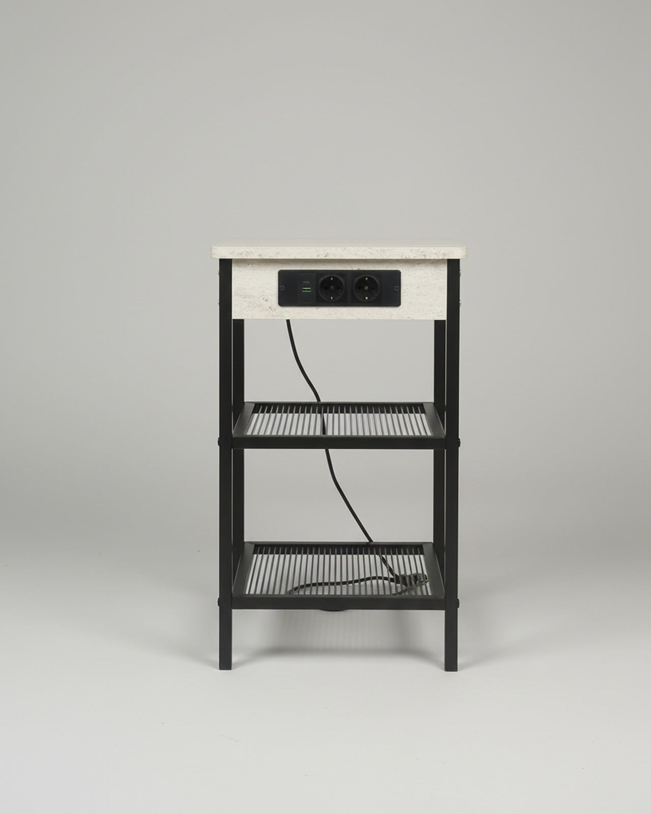 Sidebord/Natbord med stikkontakt