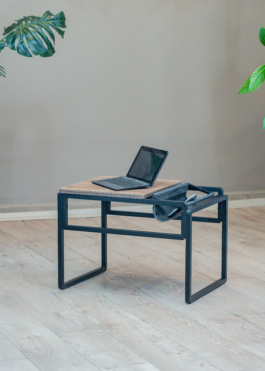 Sidebord eller sofabord med magasinholder