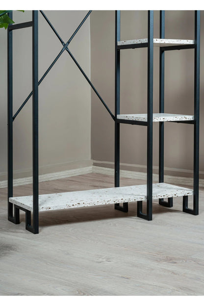 Åben garderobe tøjstativ med hylder